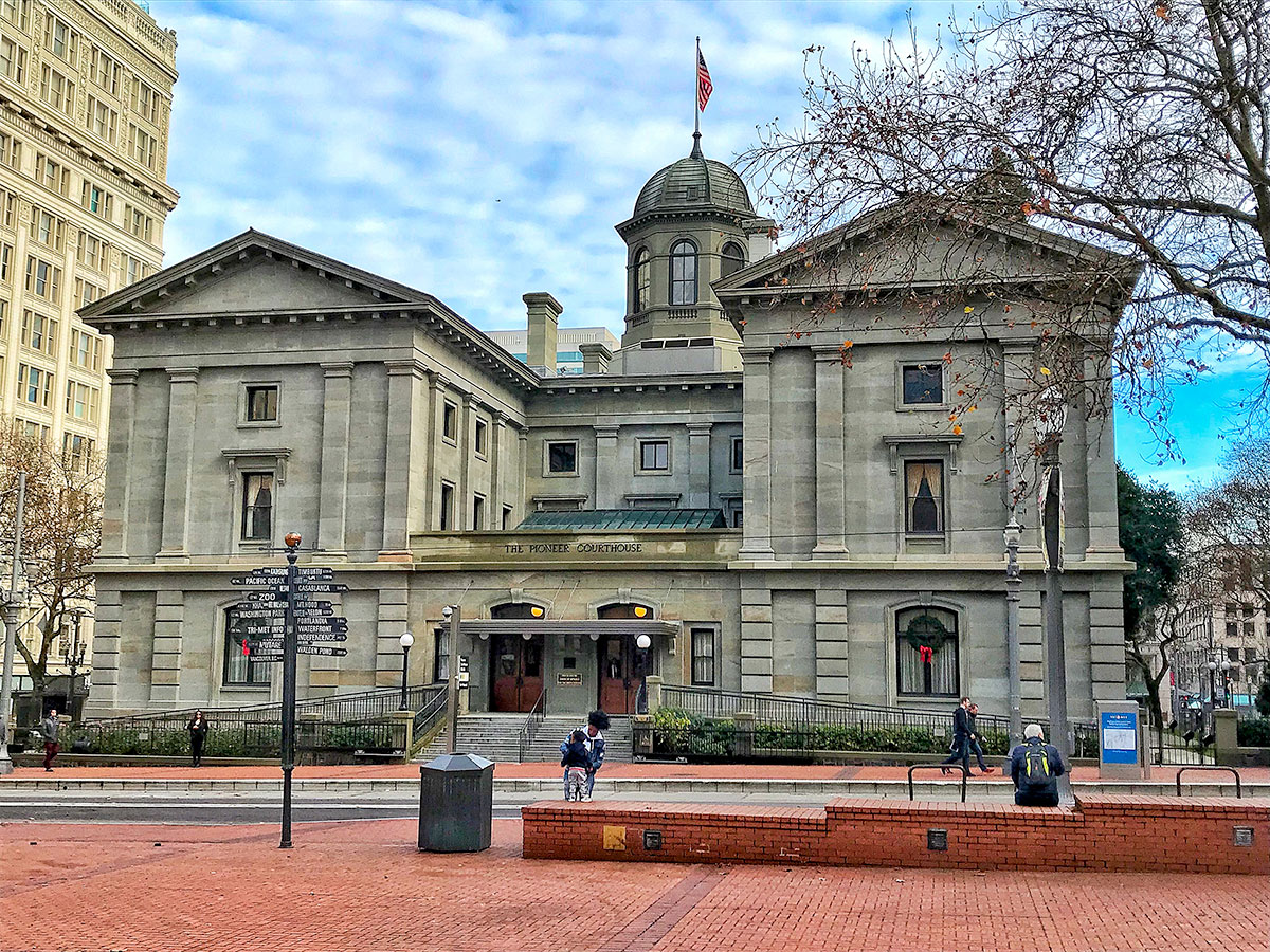 Picture of the front of the Pioneer Courthouse, Portland OR