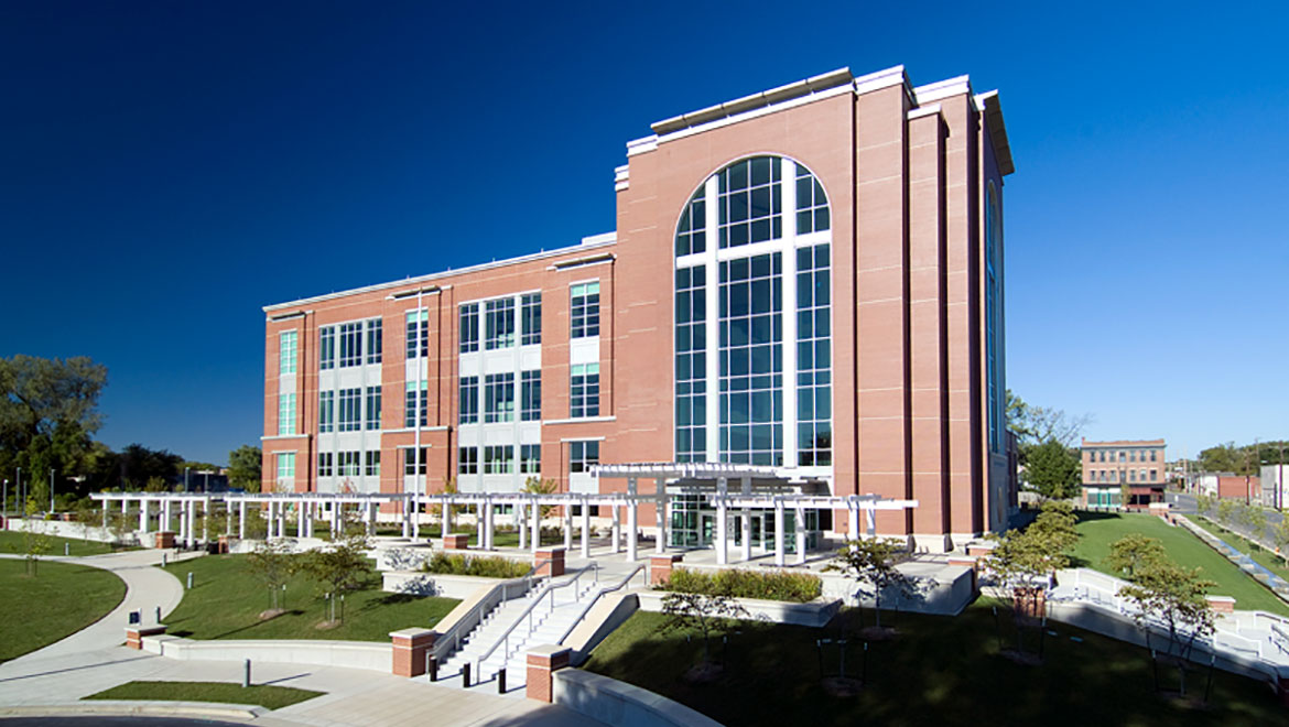 Cropped front view of the Rush Hudson Limbaugh Sr. U.S. Courthouse in Cape Girardeau