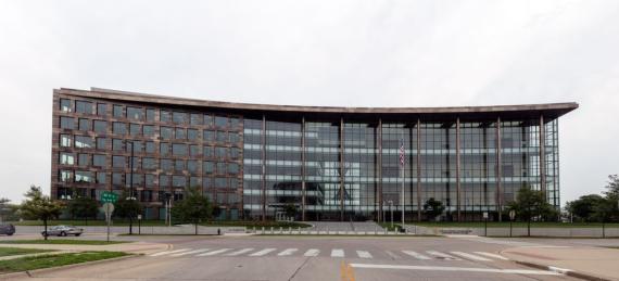 Exterior front view of the Cedar Rapids U.S. Courthouse (from ground level).