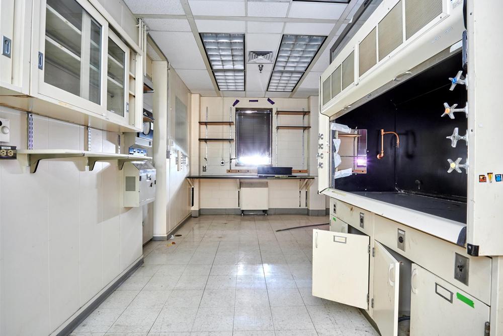 87 Bldg 19 Research Room