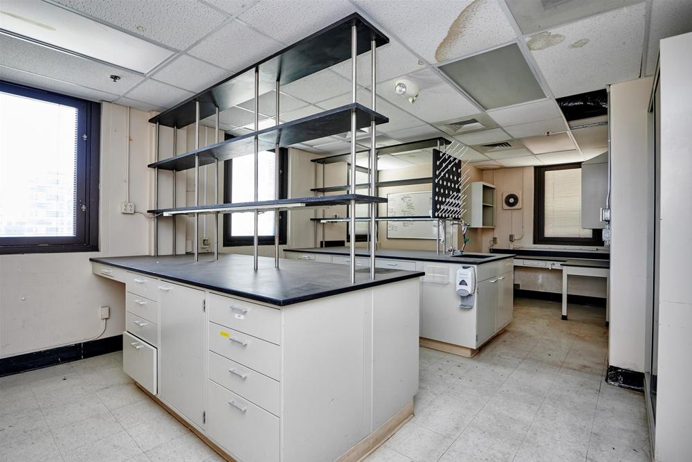 90 Bldg 21 Research Room