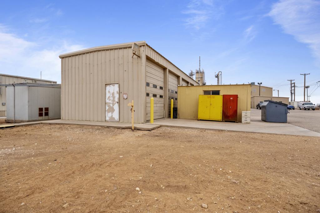 Building 5 at the Cliffside Helium Facility