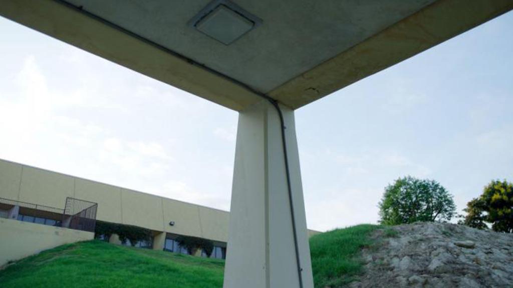 Chet Holifield FB Interior Column