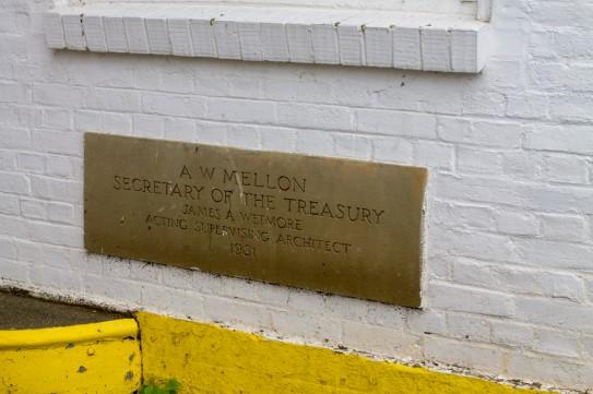 A plague on the building that states the acting architect of the project