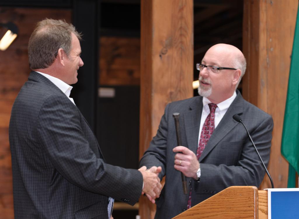 Photo of Wilf Wainhouse (Chief Operations Officer, Sellen Construction Company) with Dan Brown (U.S. General Services Administration).