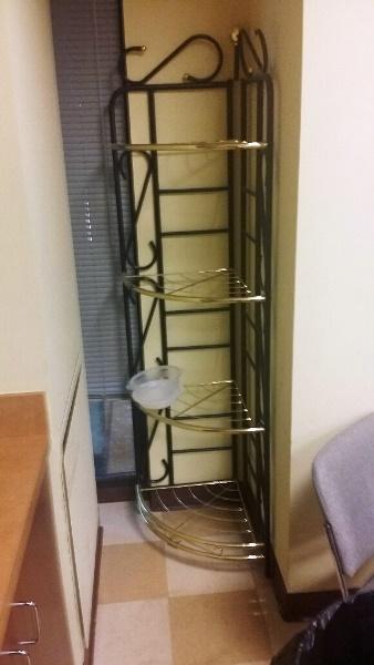 Item114MetalCornerPlantStand