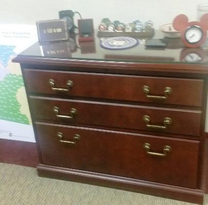 Item26Wood3DrawerwithGlassTopLateralFileCabinet