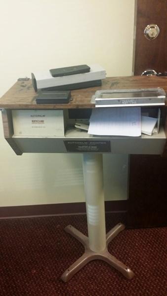 Item82FingerprintStand