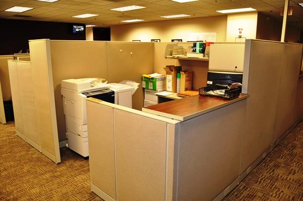 Item91_Cubicles_4WorkstationsWOneCounterTop