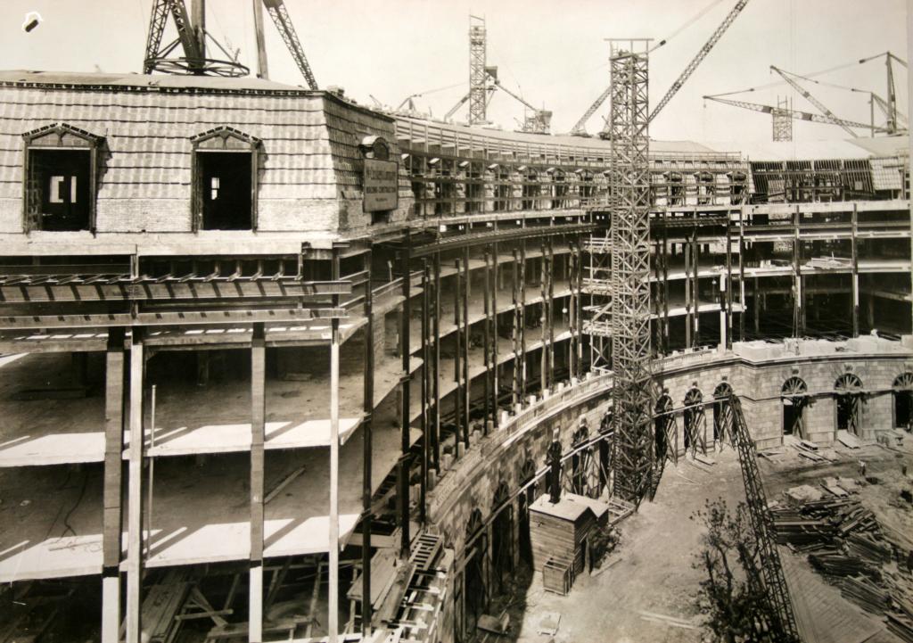 Construction of the Clinton building